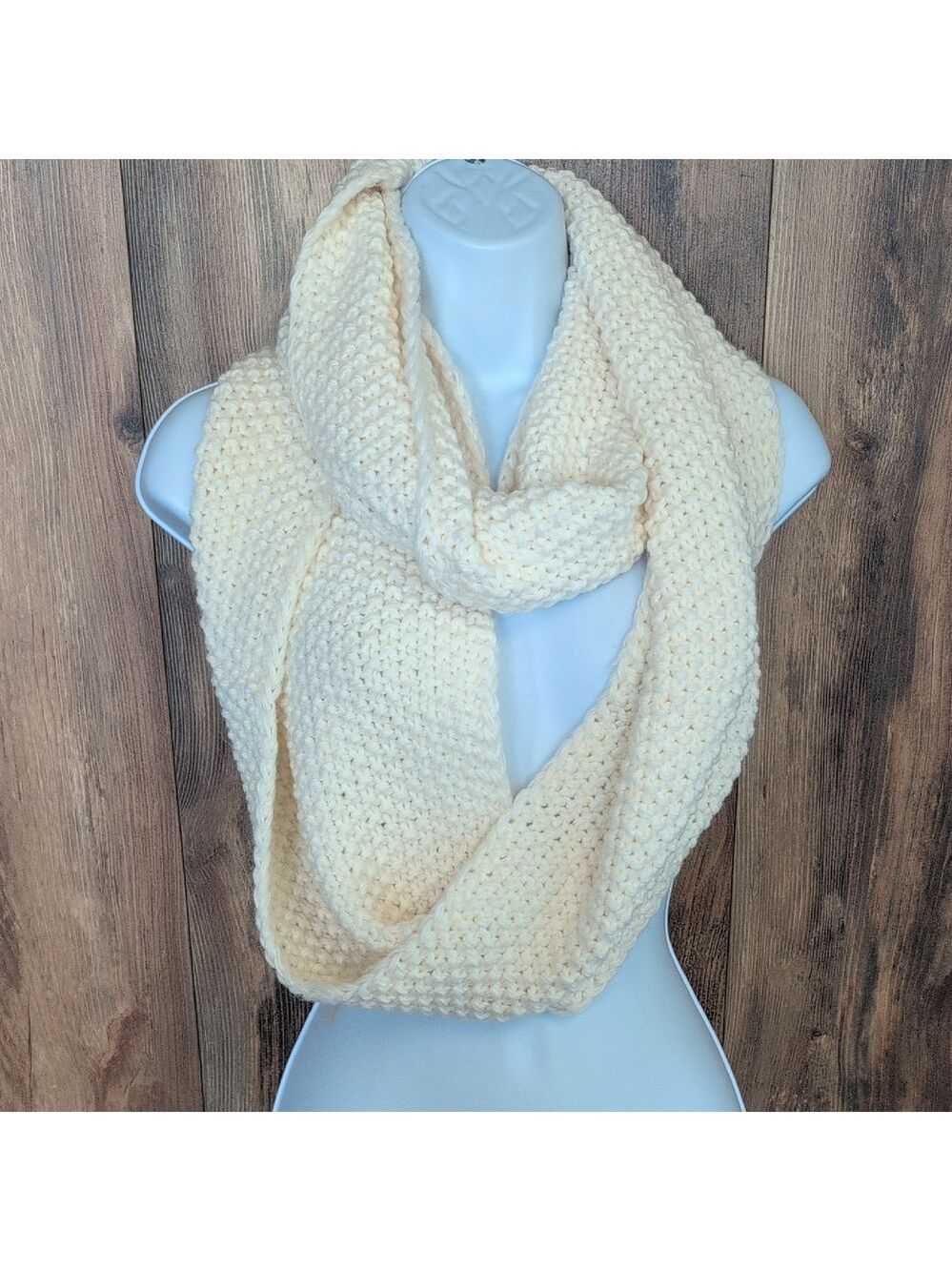 Old Navy Ivory Knit Infinity Sweater Scarf                                 F109